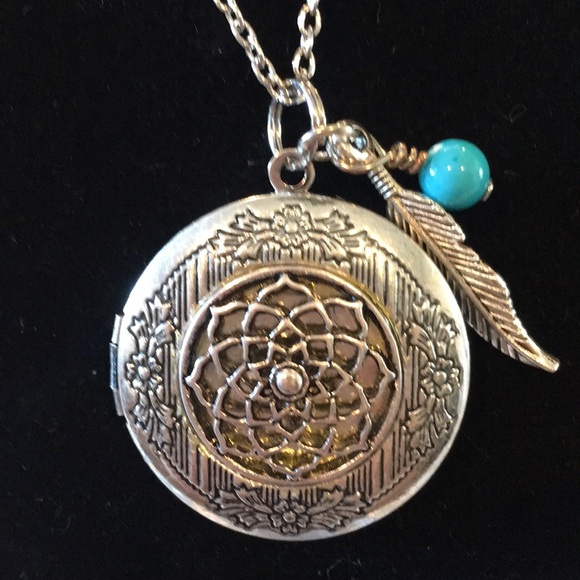 Aromatherapy essential oils diffuser necklace - Picture 4 of 7
